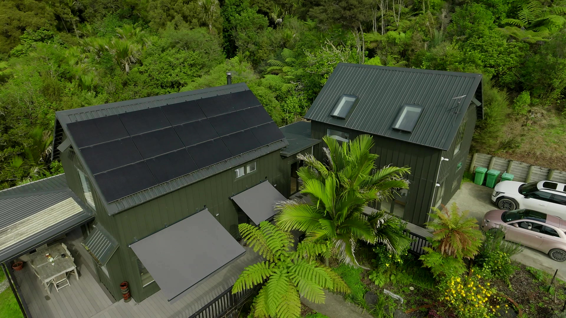 Scandinavian style Eco-Lodge Retreat and its surroundings